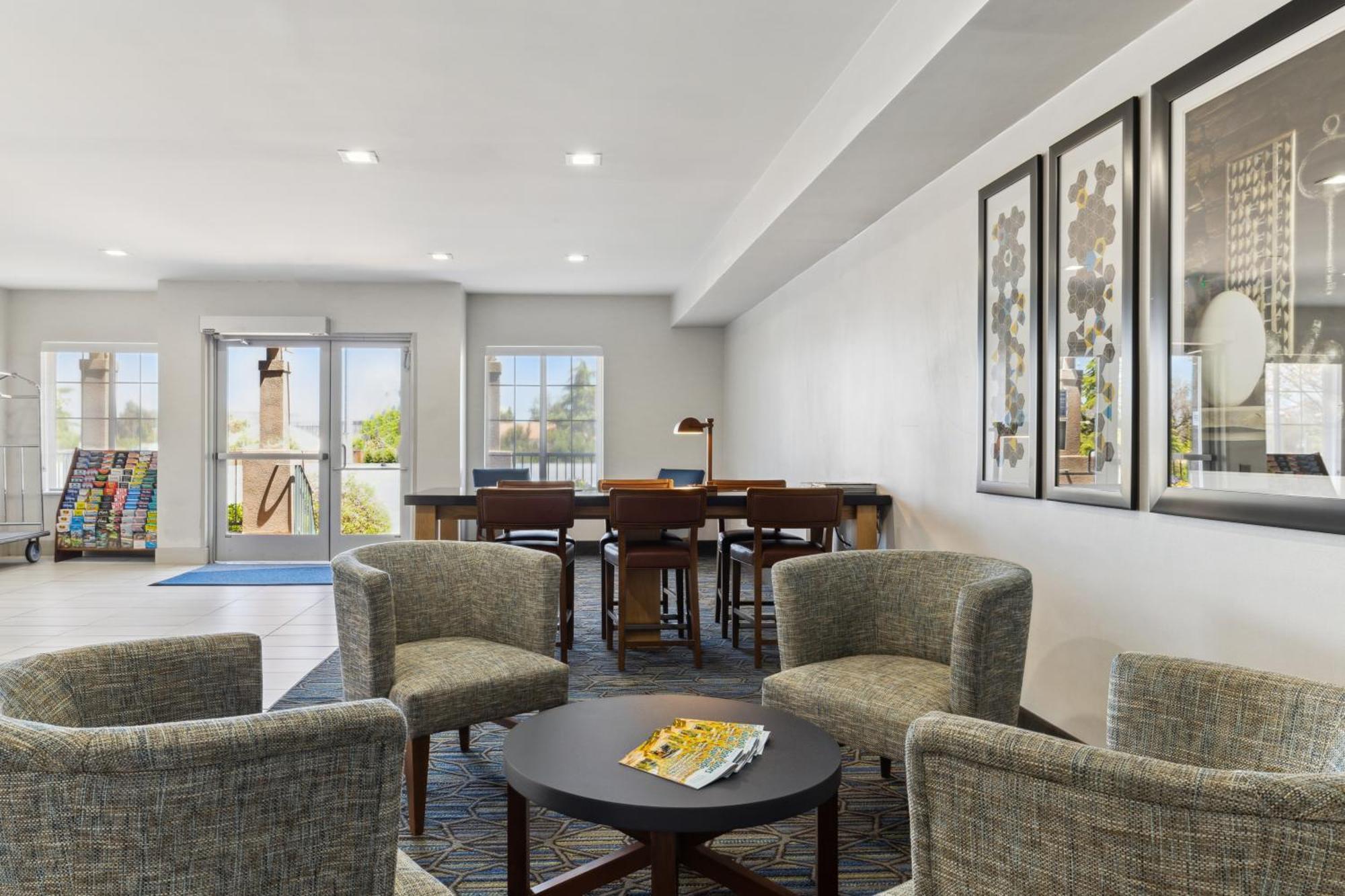 Holiday Inn Express & Suites Mountain View Silicon Valley By Ihg Екстериор снимка