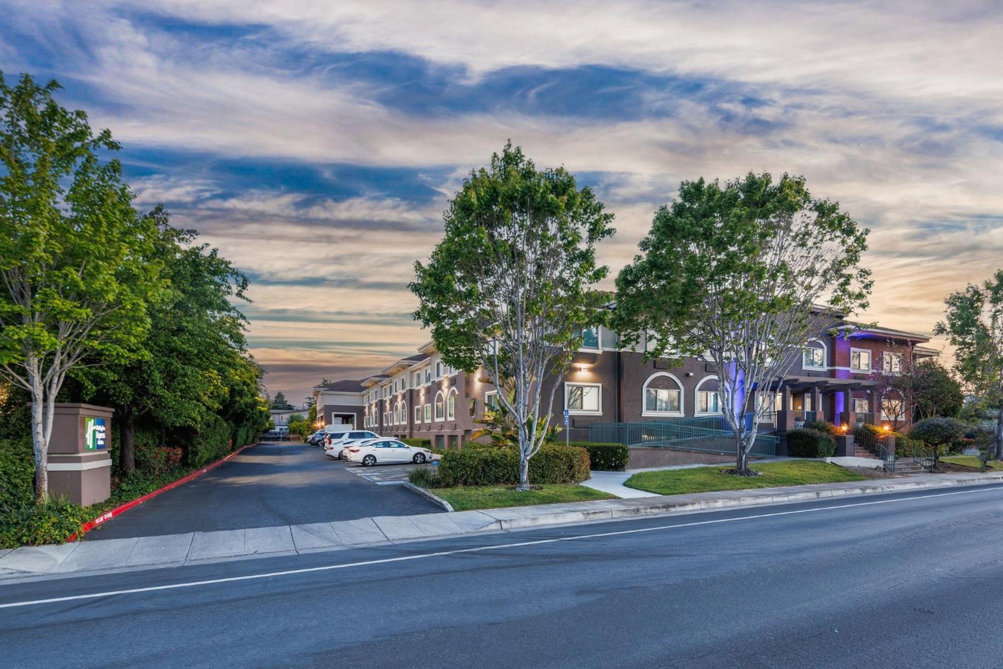 Holiday Inn Express & Suites Mountain View Silicon Valley By Ihg Екстериор снимка