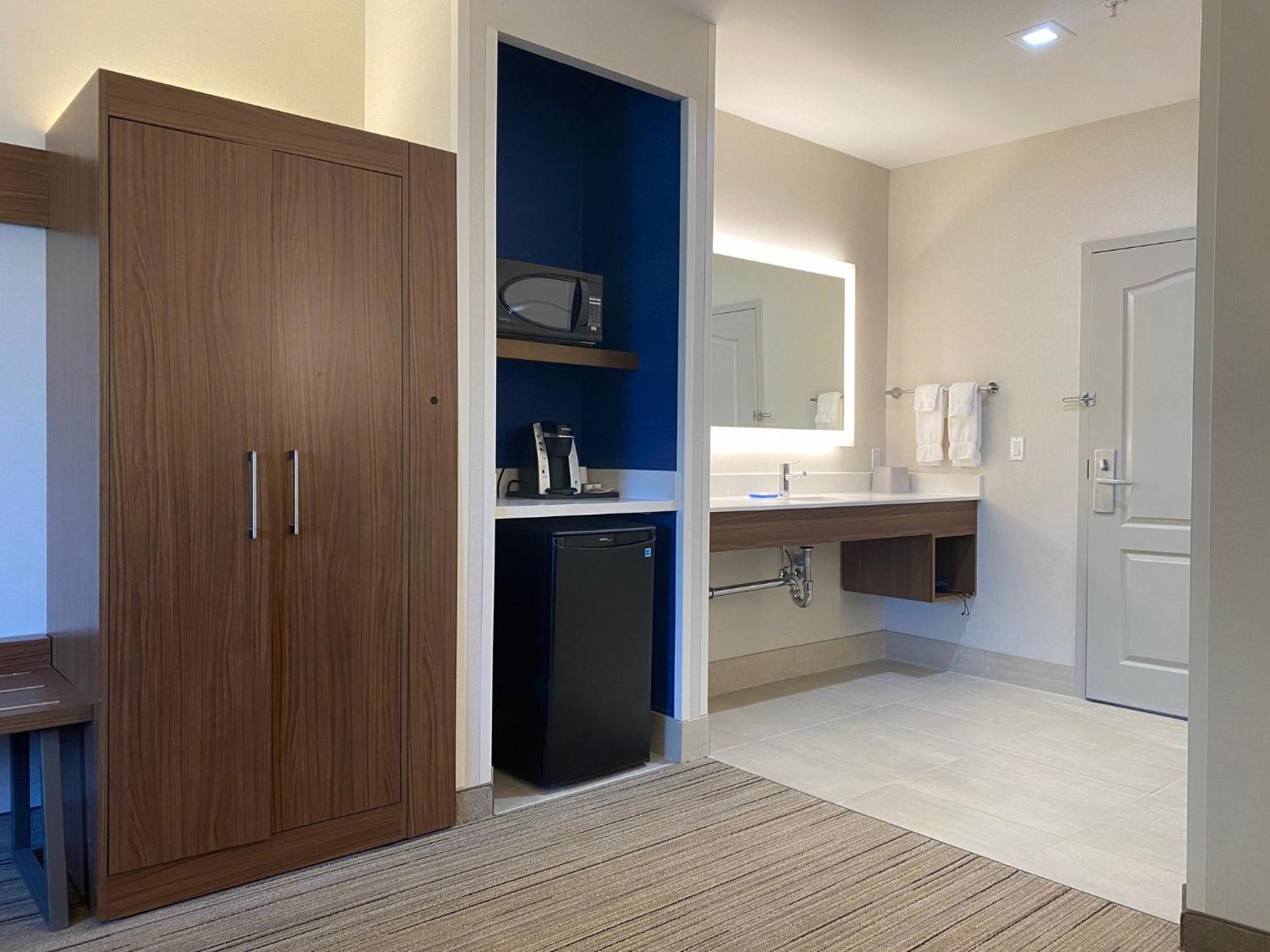 Holiday Inn Express & Suites Mountain View Silicon Valley By Ihg Екстериор снимка