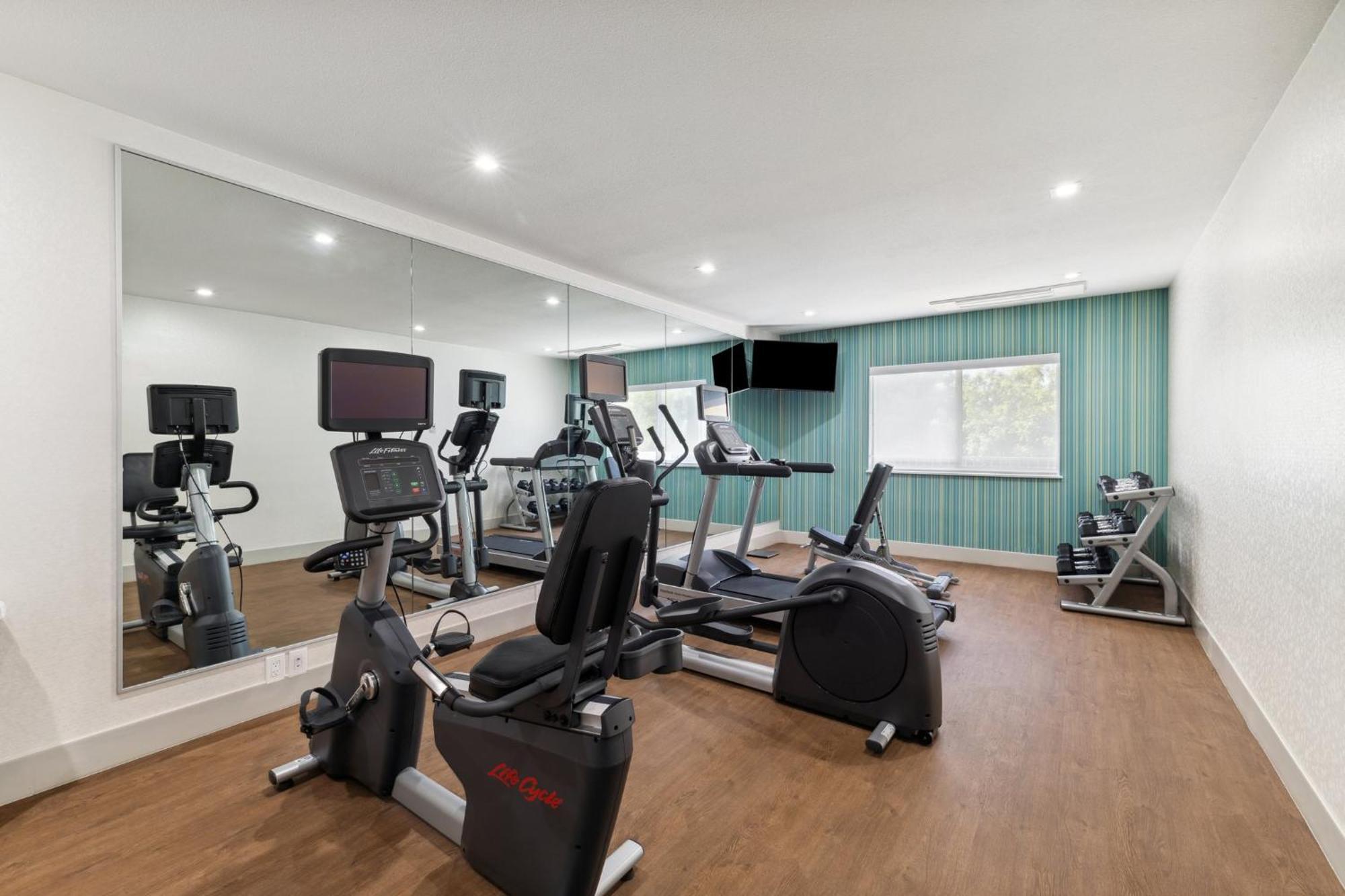 Holiday Inn Express & Suites Mountain View Silicon Valley By Ihg Екстериор снимка