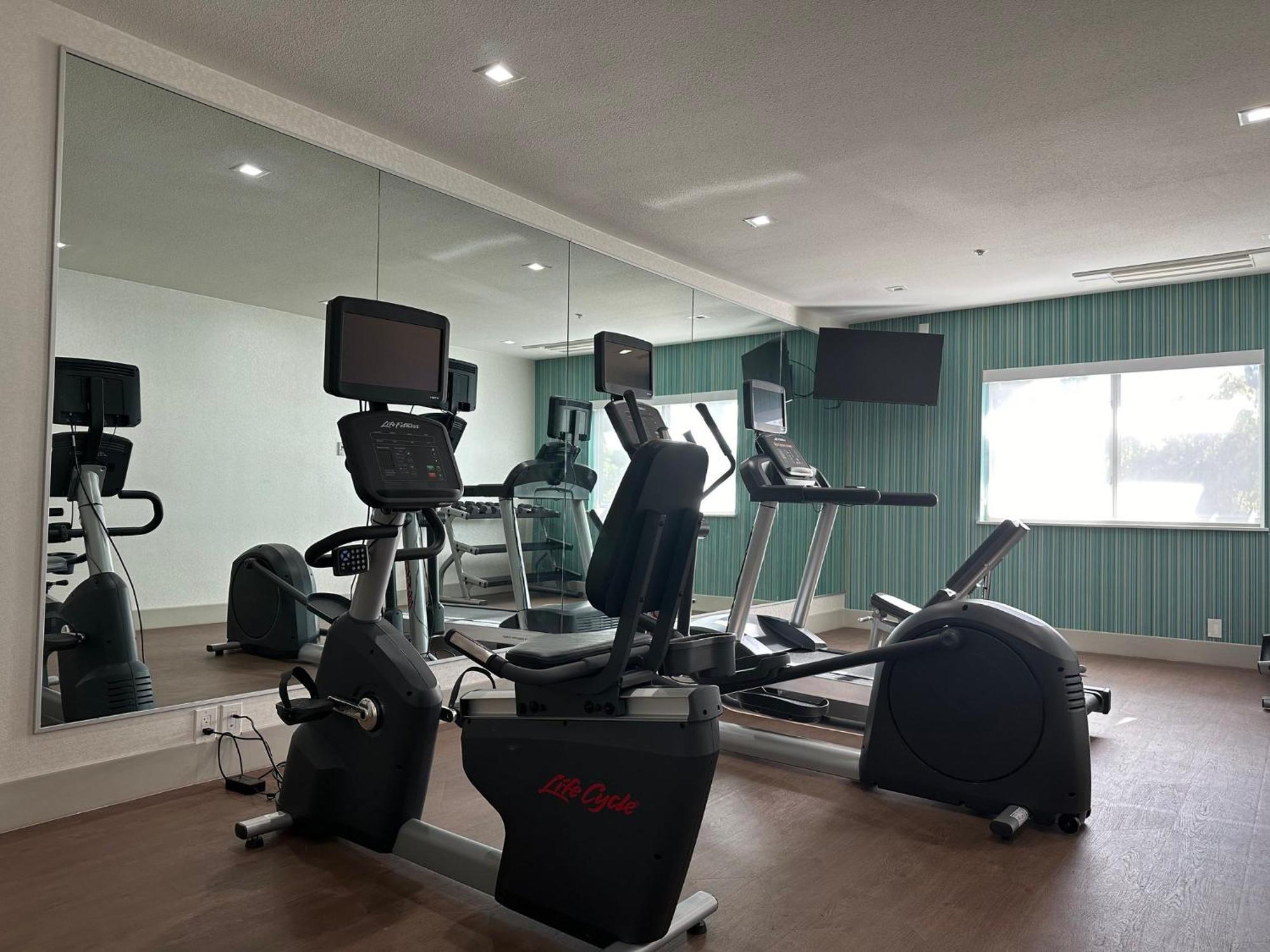 Holiday Inn Express & Suites Mountain View Silicon Valley By Ihg Екстериор снимка